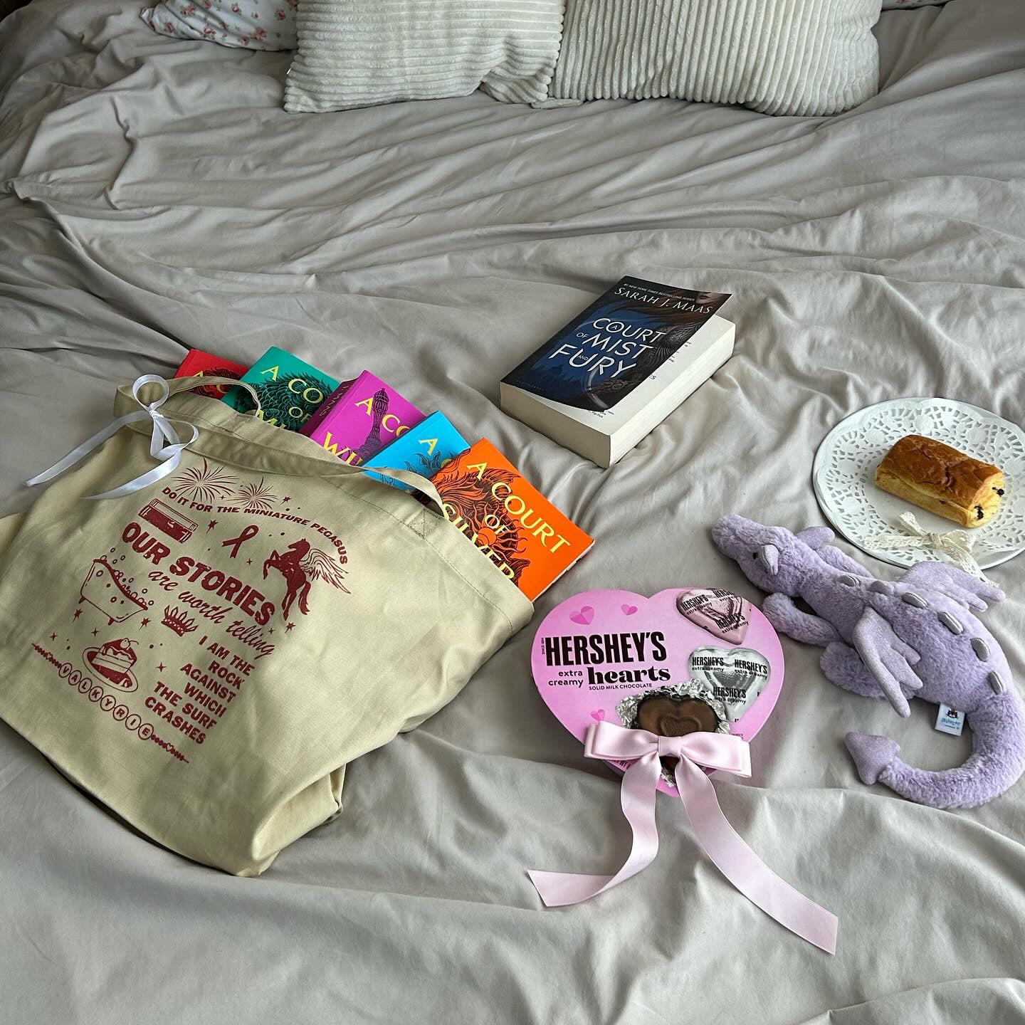 HOUSE OF WIND BOOK CLUB TOTE