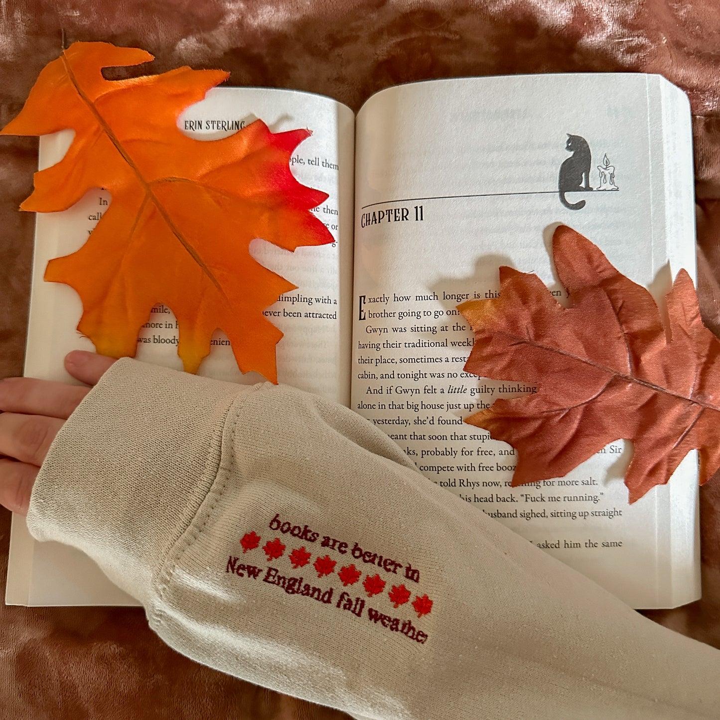 NEW ENGLAND BOOK CLUB EMBROIDERED CREWNECK