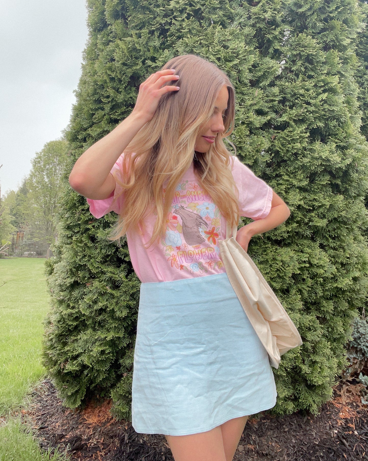 SMELL THE FLOWERS TEE