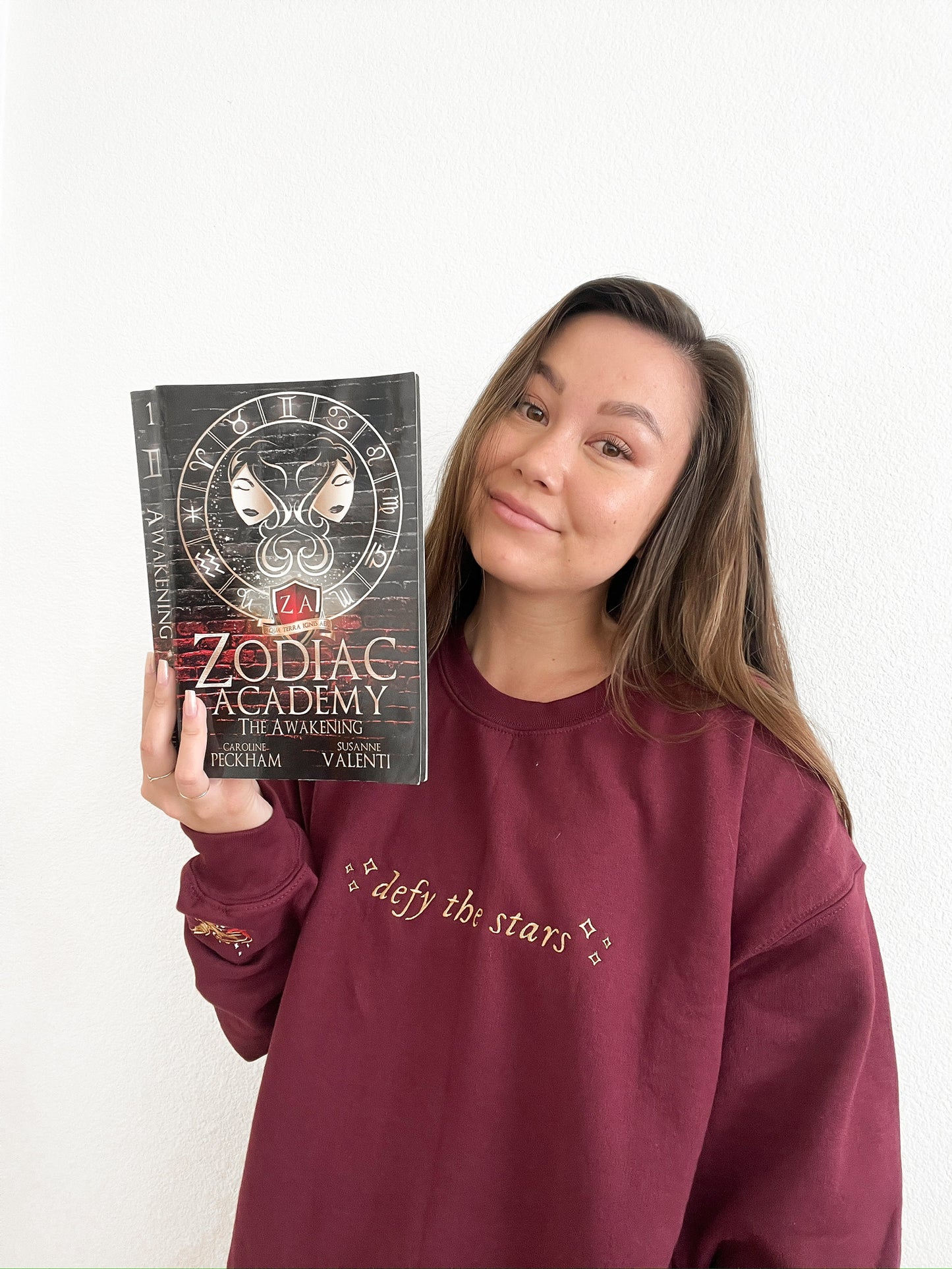 DEFY THE STARS EMBROIDERED CREWNECK
