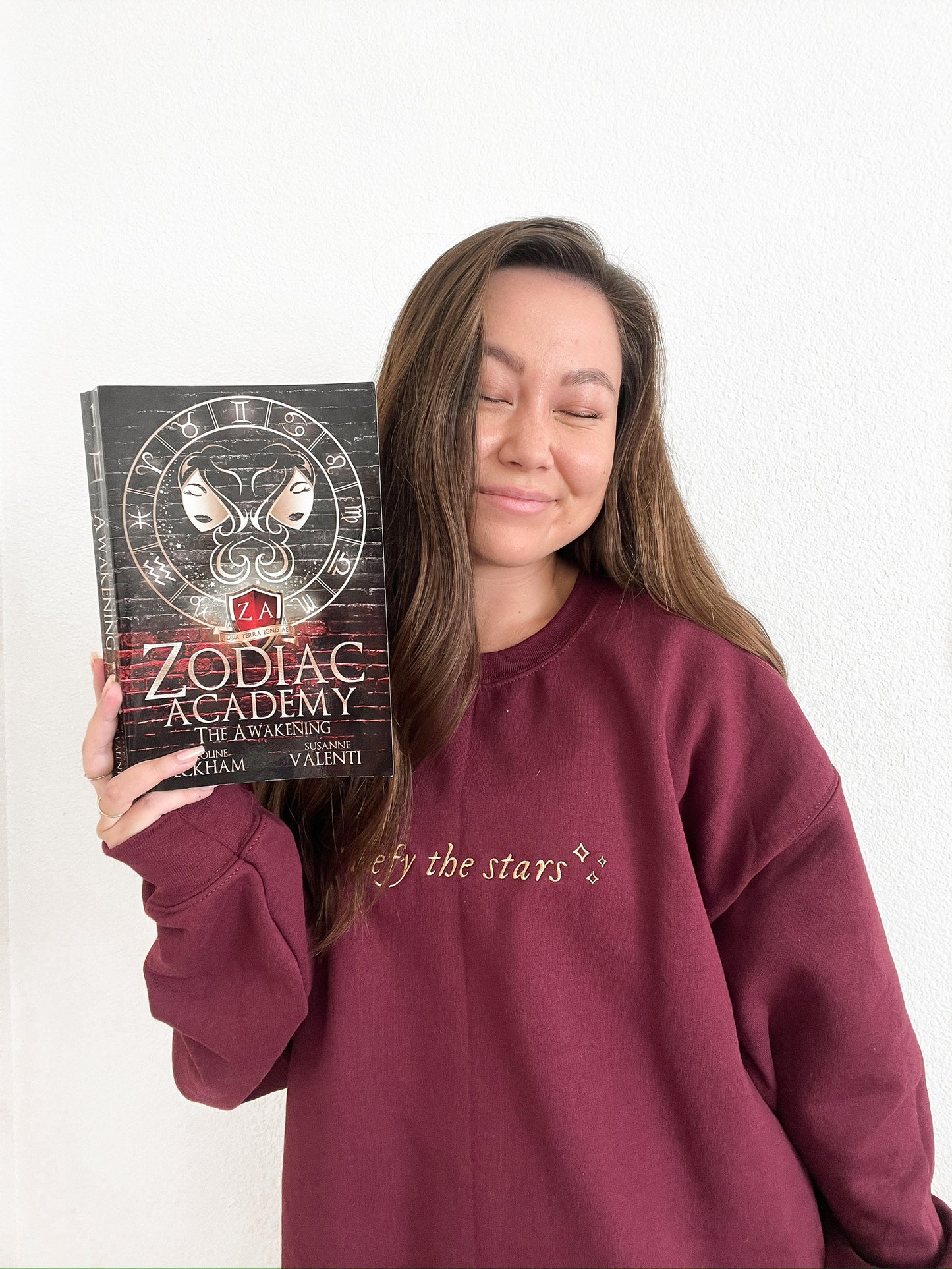 DEFY THE STARS EMBROIDERED CREWNECK