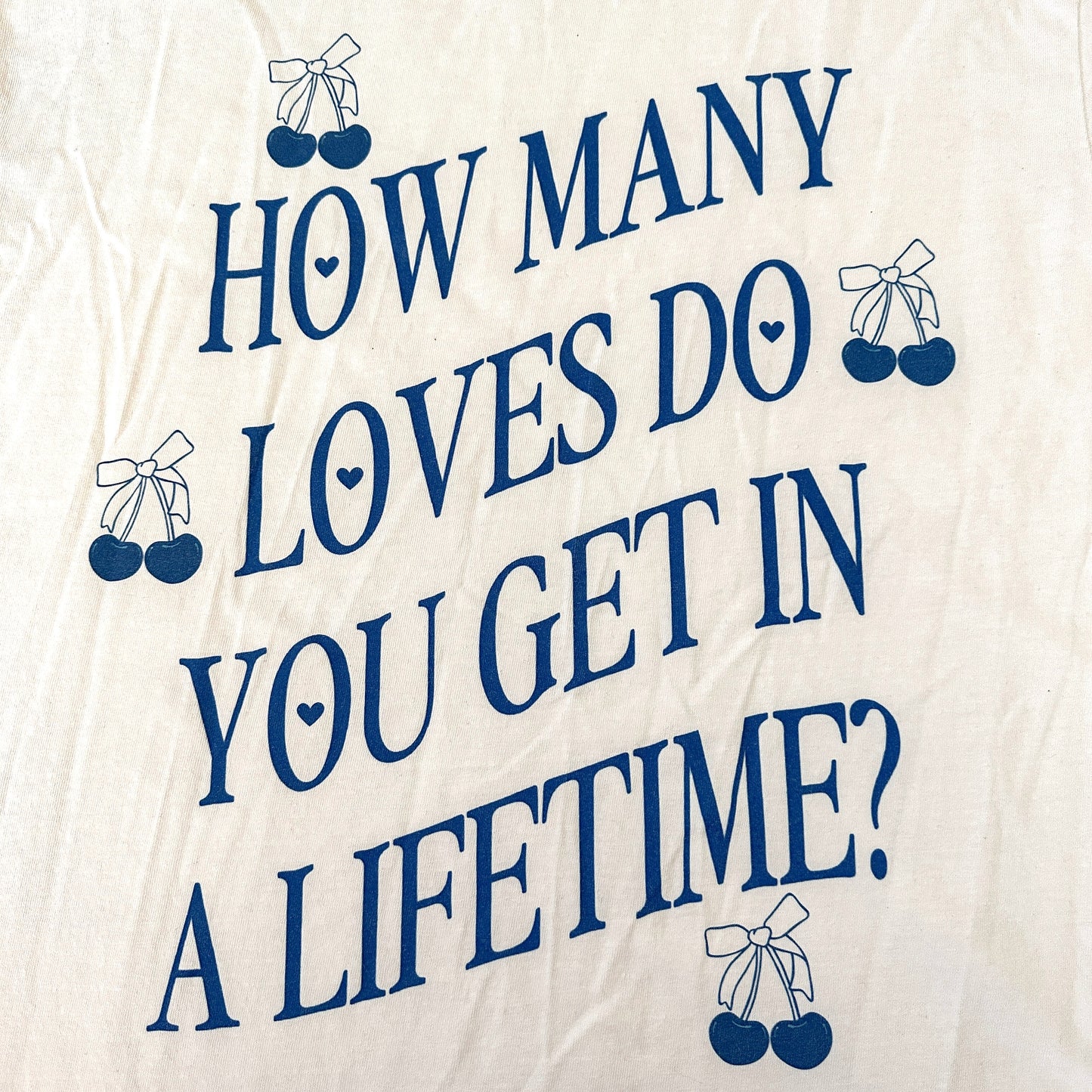 HOW MANY LOVES TEE