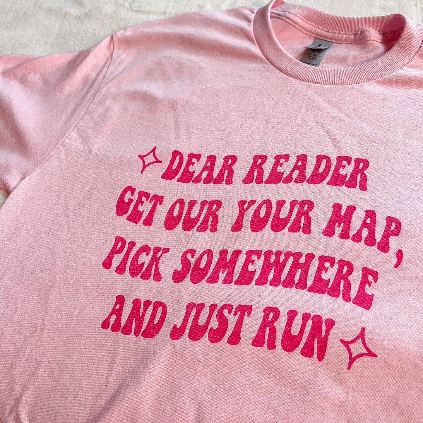 DEAR READER TEE
