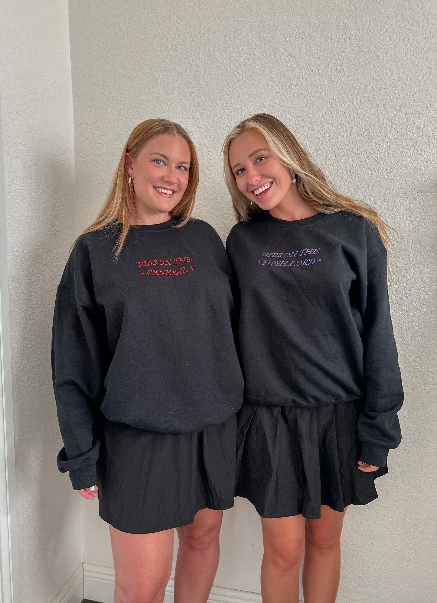 DIBS ON THE GENERAL EMBROIDERED CREWNECK
