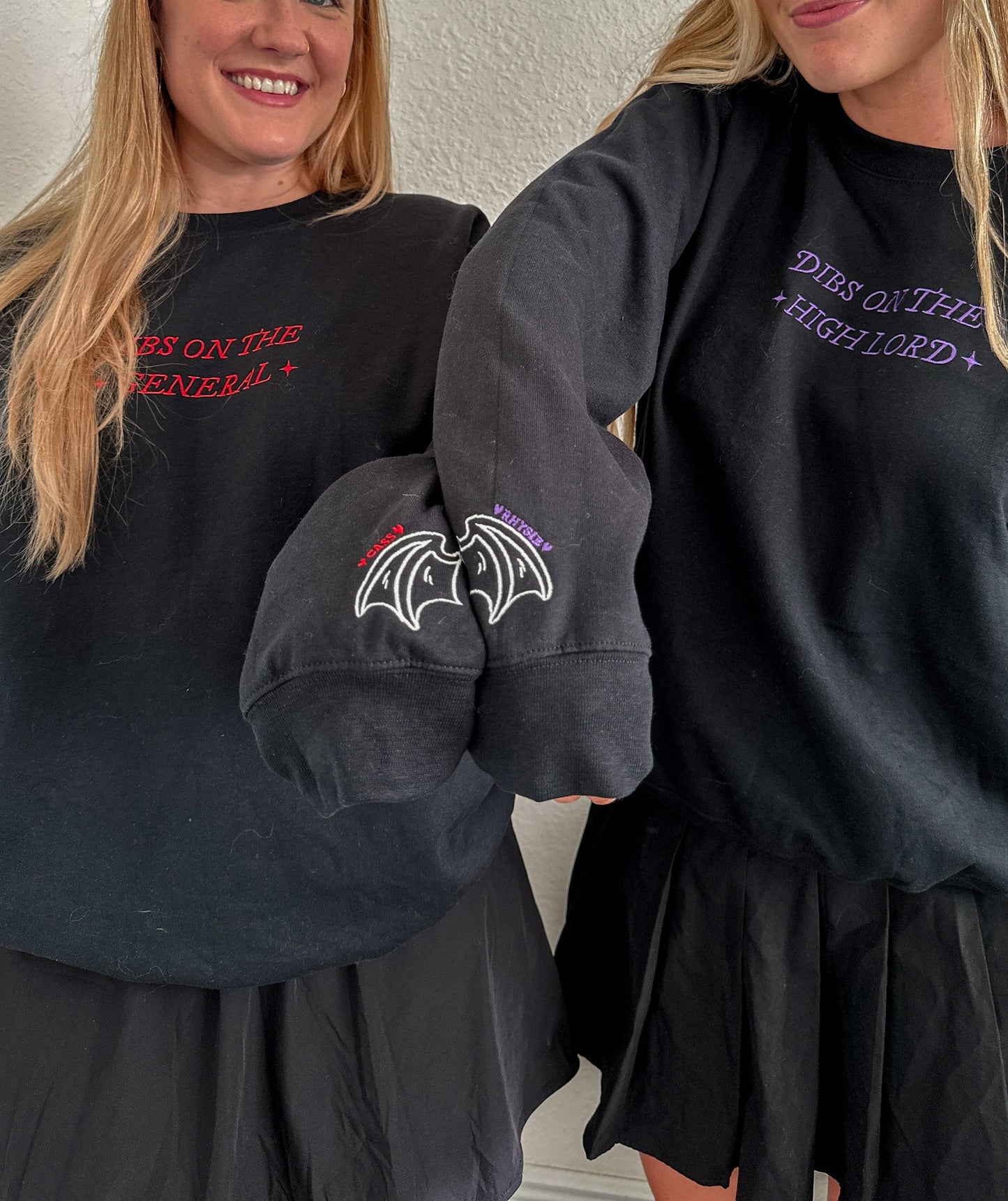 DIBS ON THE GENERAL EMBROIDERED CREWNECK