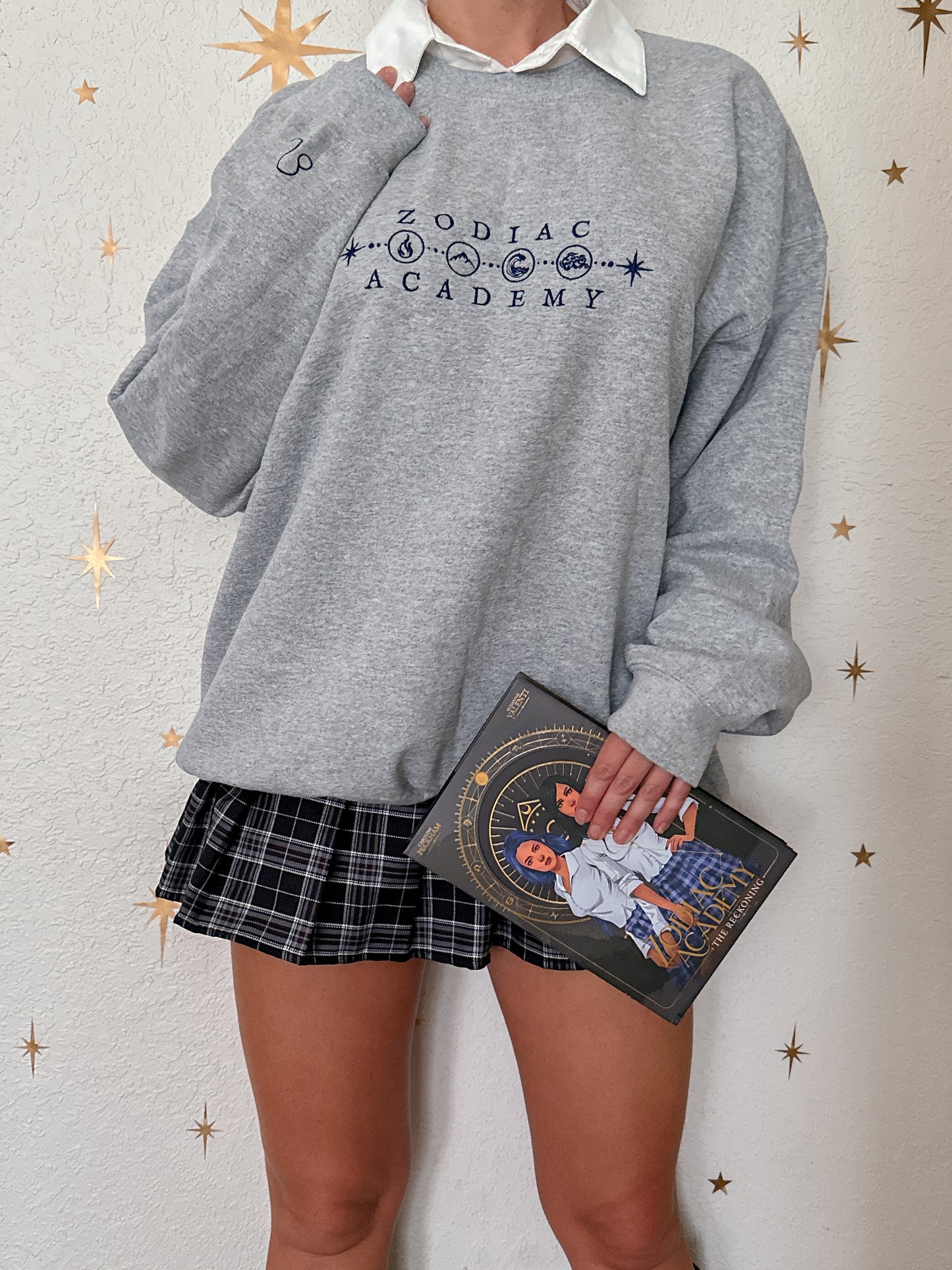 ZODIAC ACADEMY EMBROIDERED CREWNECK