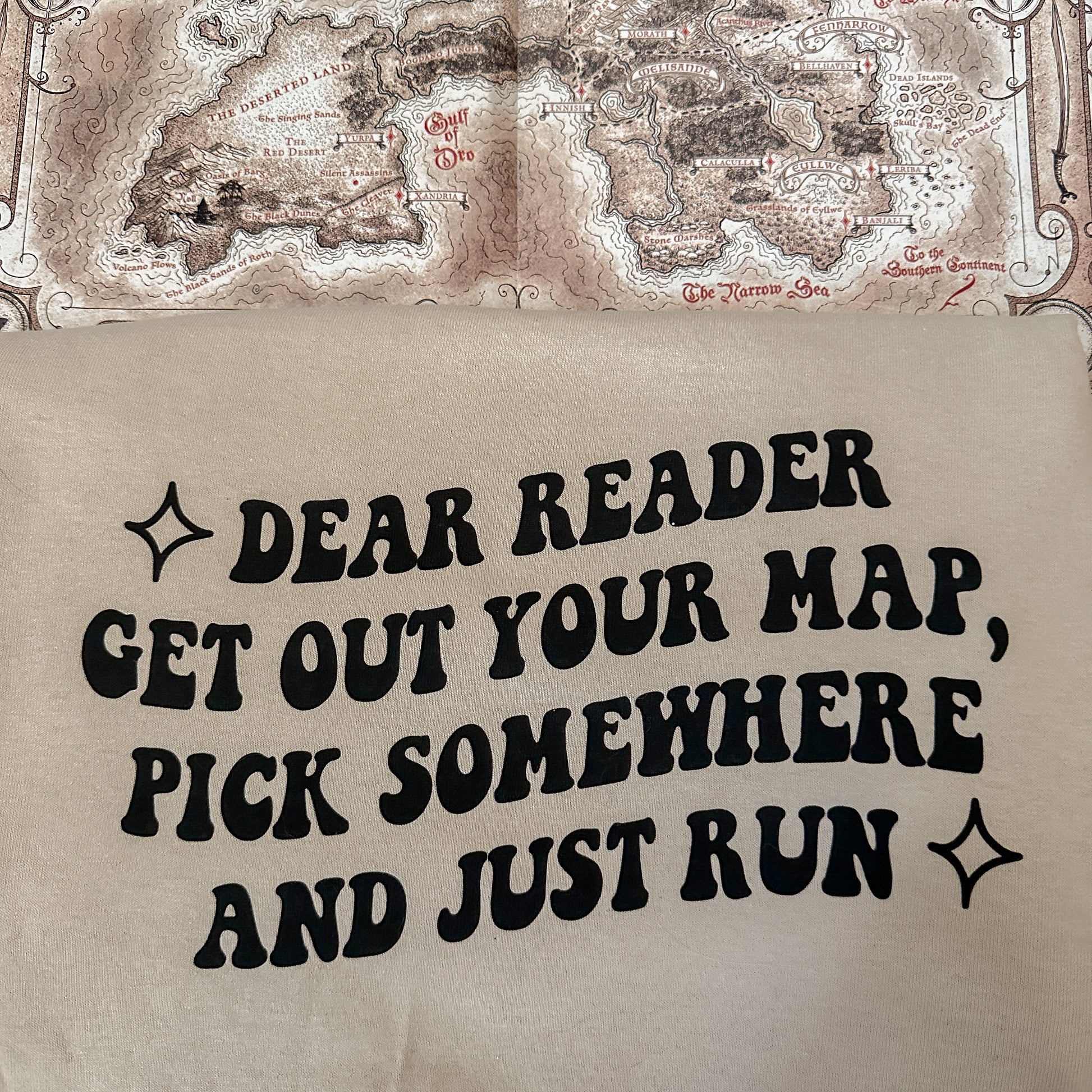 DEAR READER TEE