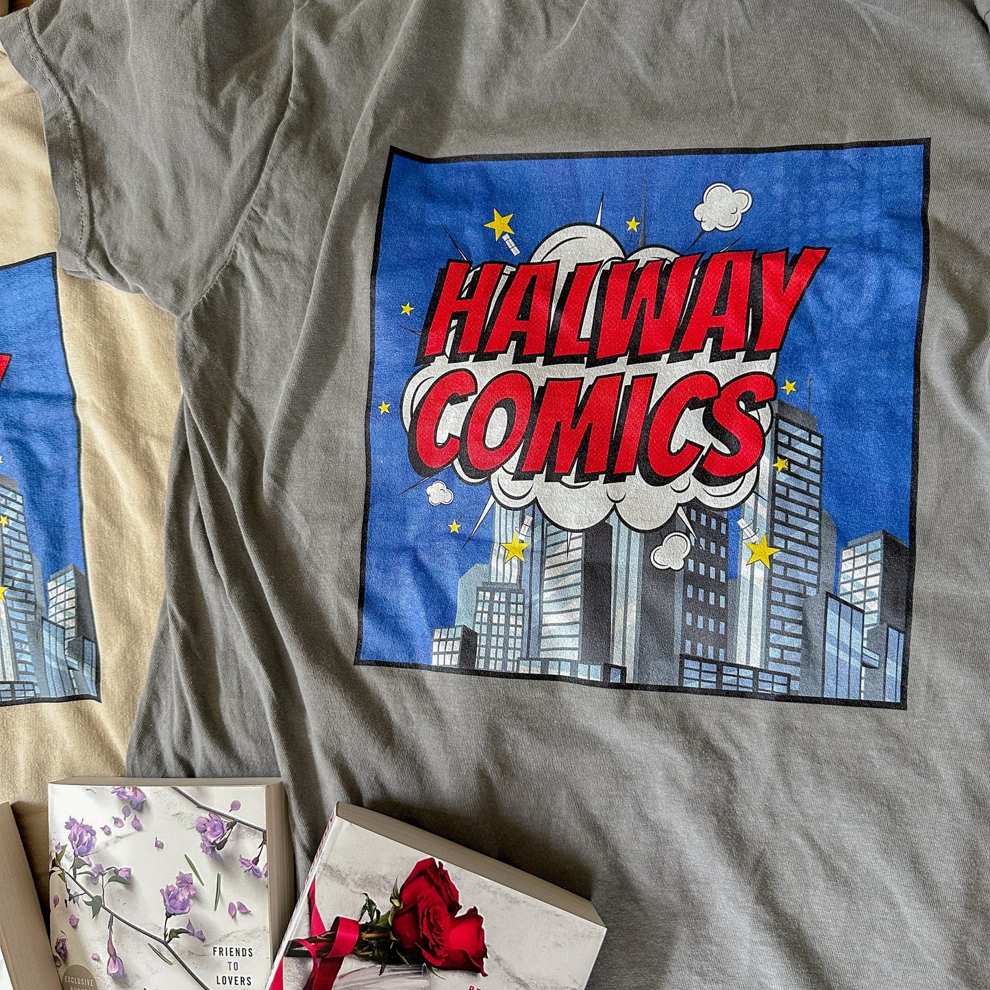 COMICS TEE *WITH FRONT POCKET