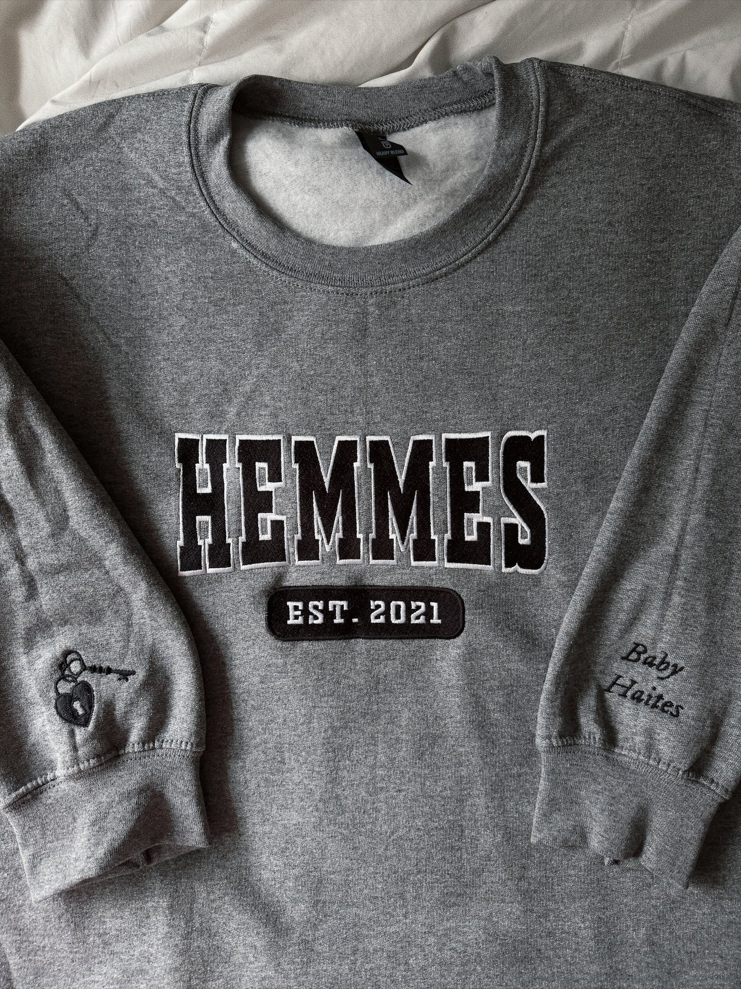 MPU COLLEGIATE EMBROIDERED CREWNECKS *DAISY x CHRISTIAN EDITION