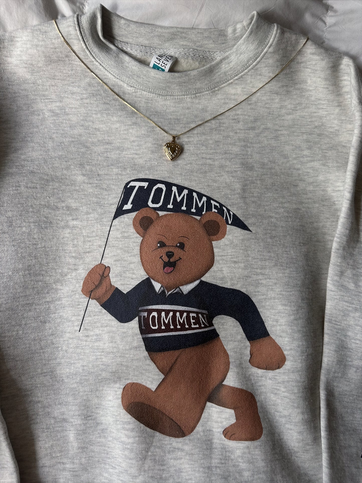TOMMEN BEAR CREWNECK