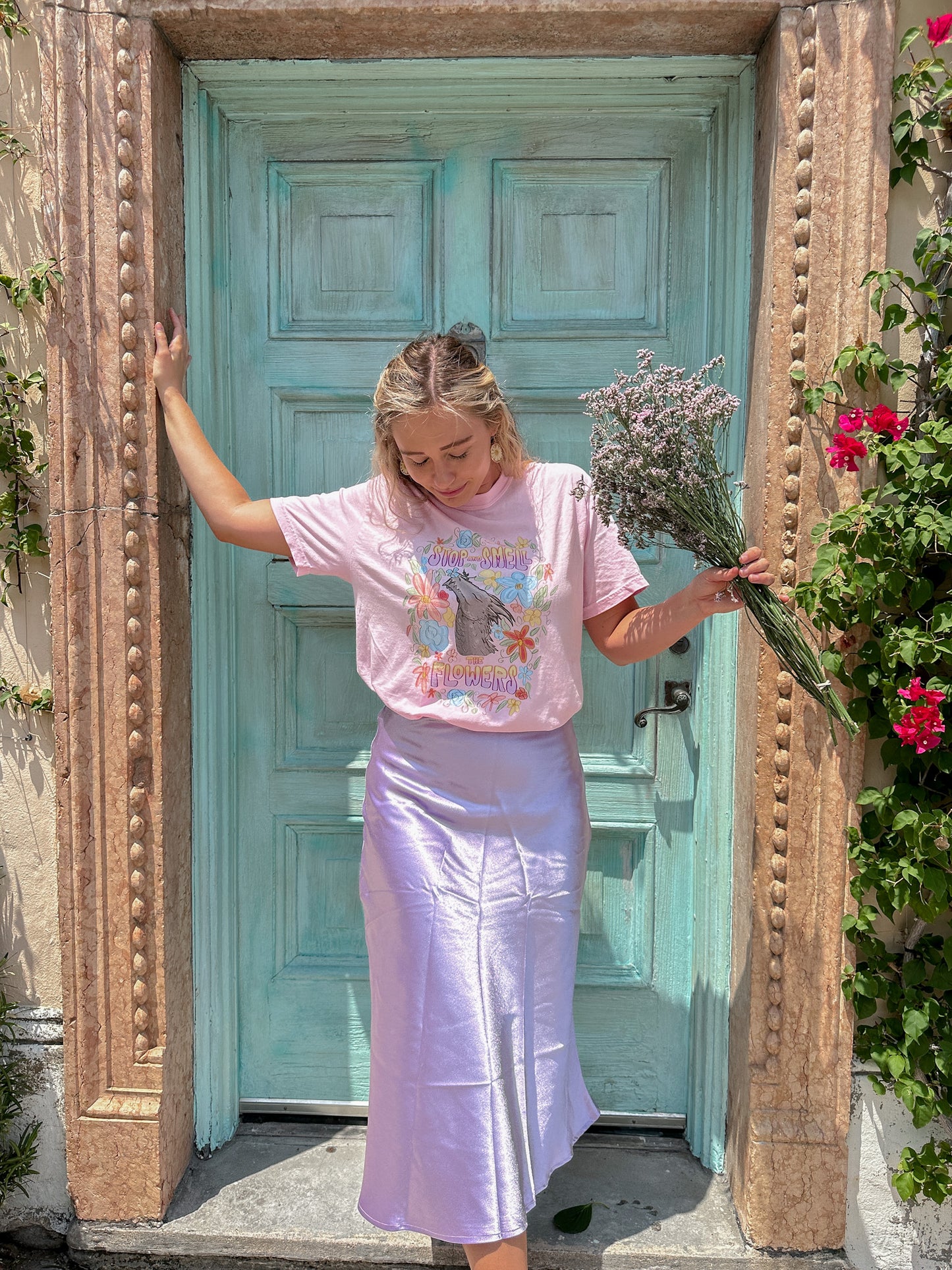 SMELL THE FLOWERS TEE