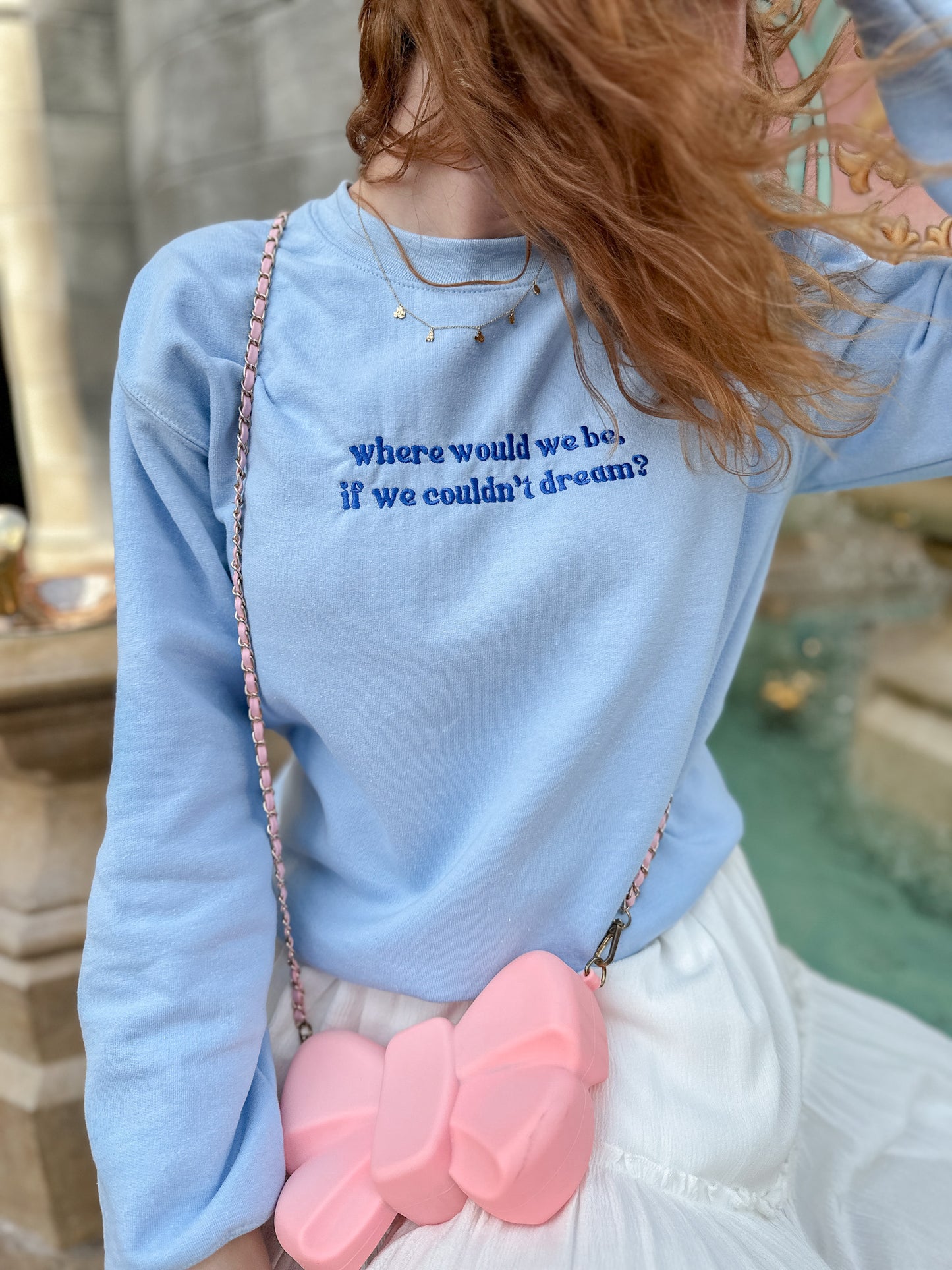 DREAMER EMBROIDERED CREWNECK