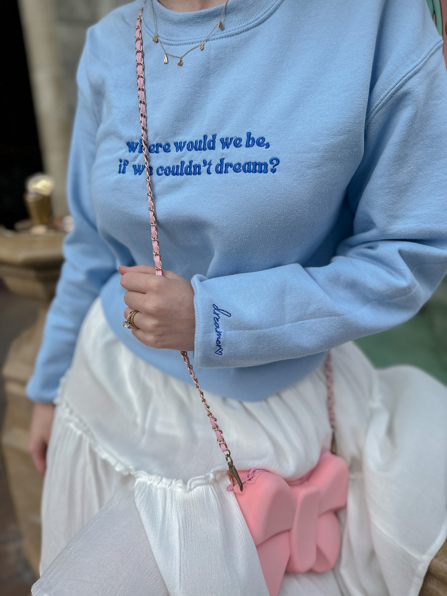 DREAMER EMBROIDERED CREWNECK