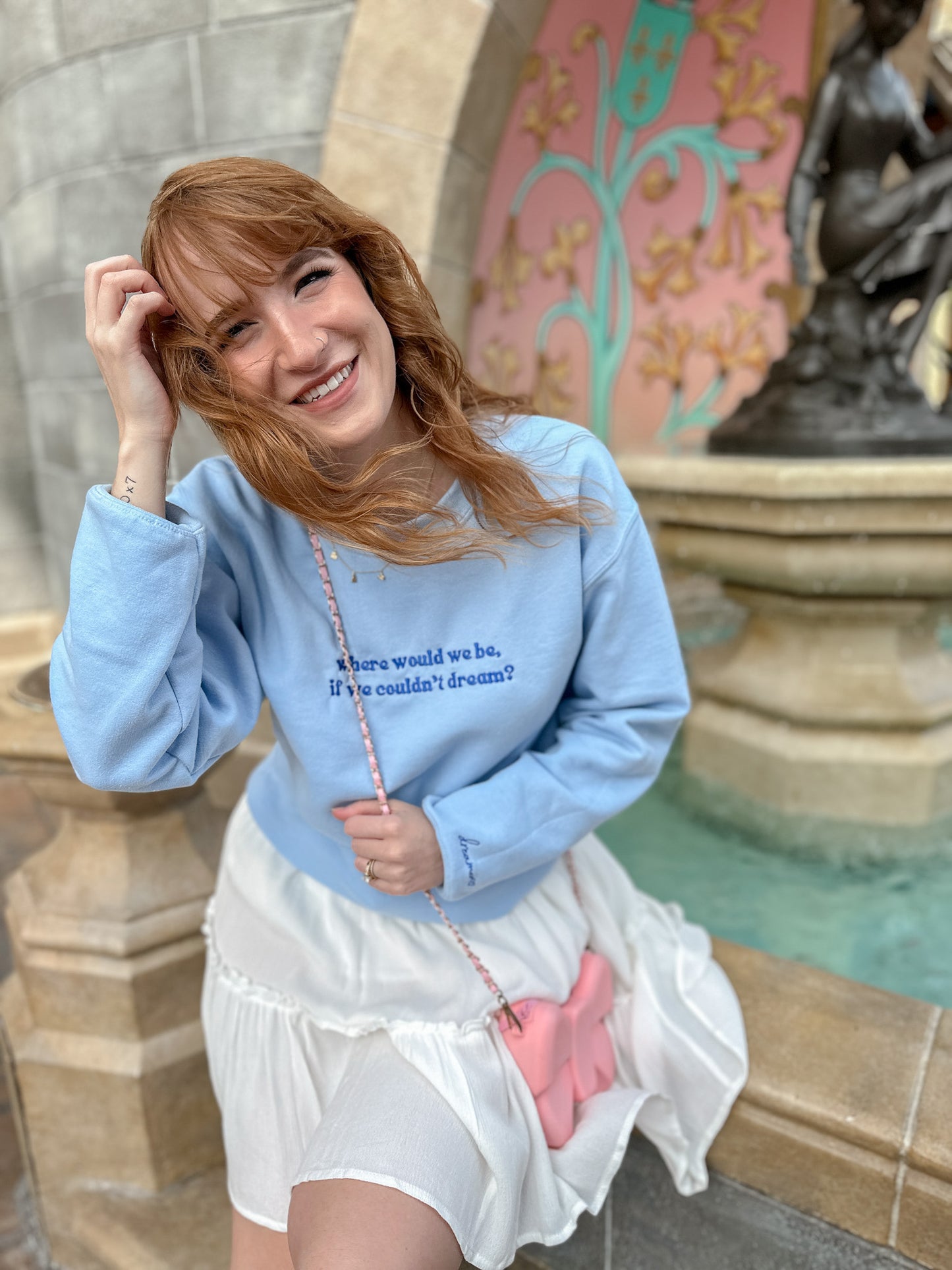 DREAMER EMBROIDERED CREWNECK