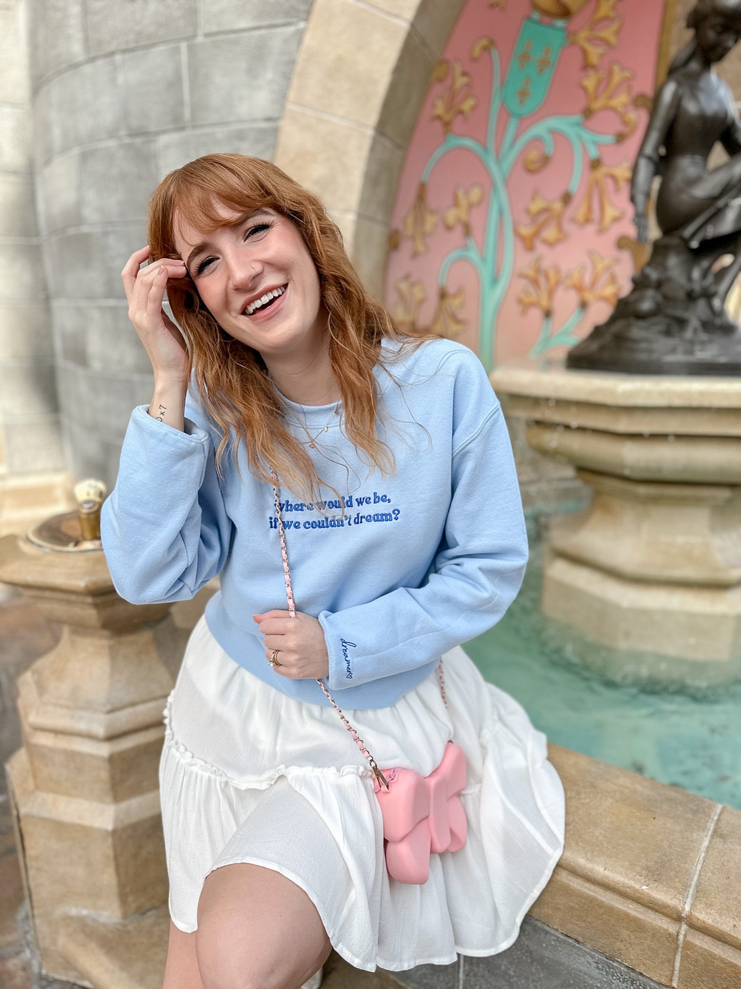 DREAMER EMBROIDERED CREWNECK