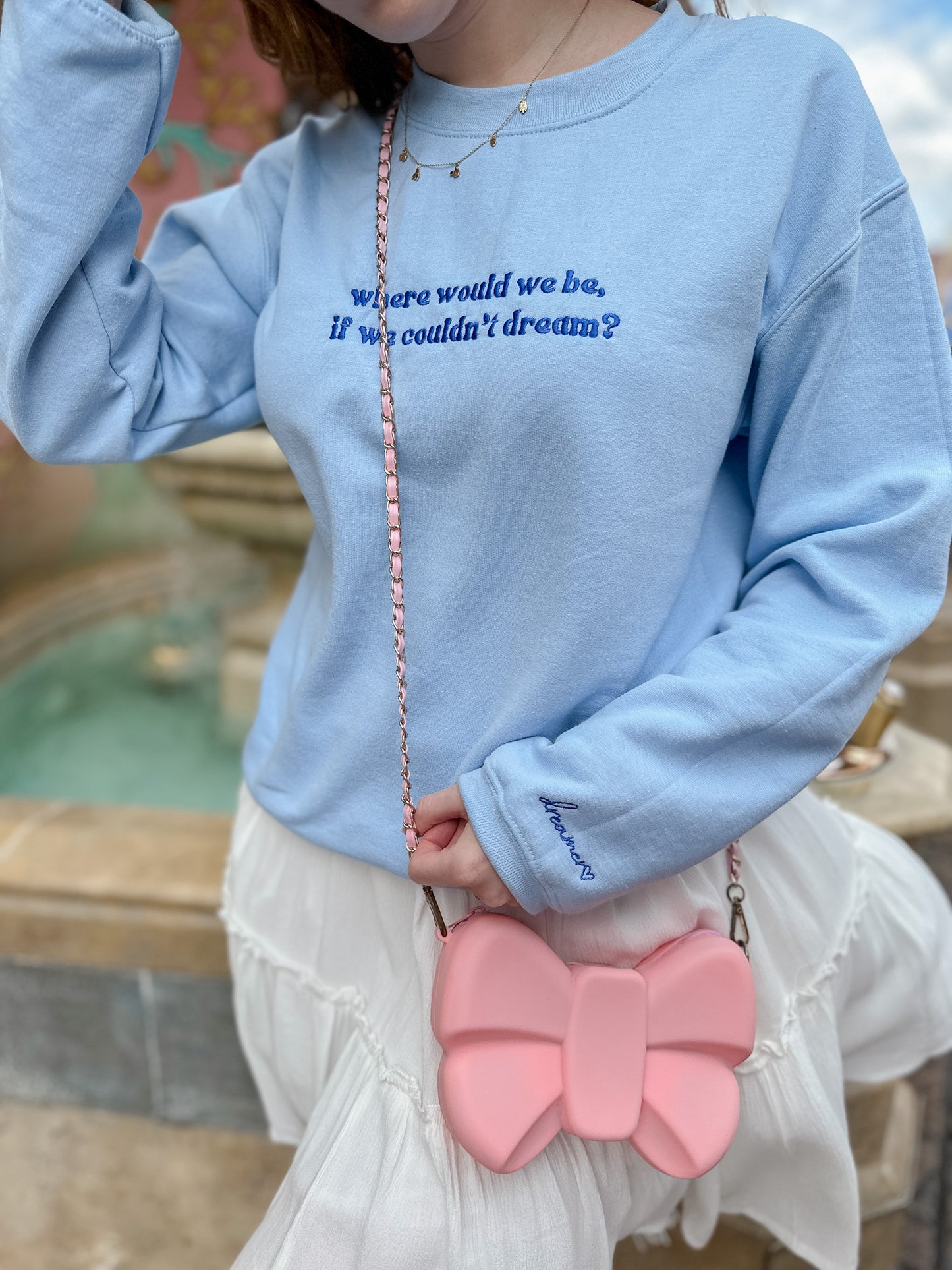 DREAMER EMBROIDERED CREWNECK