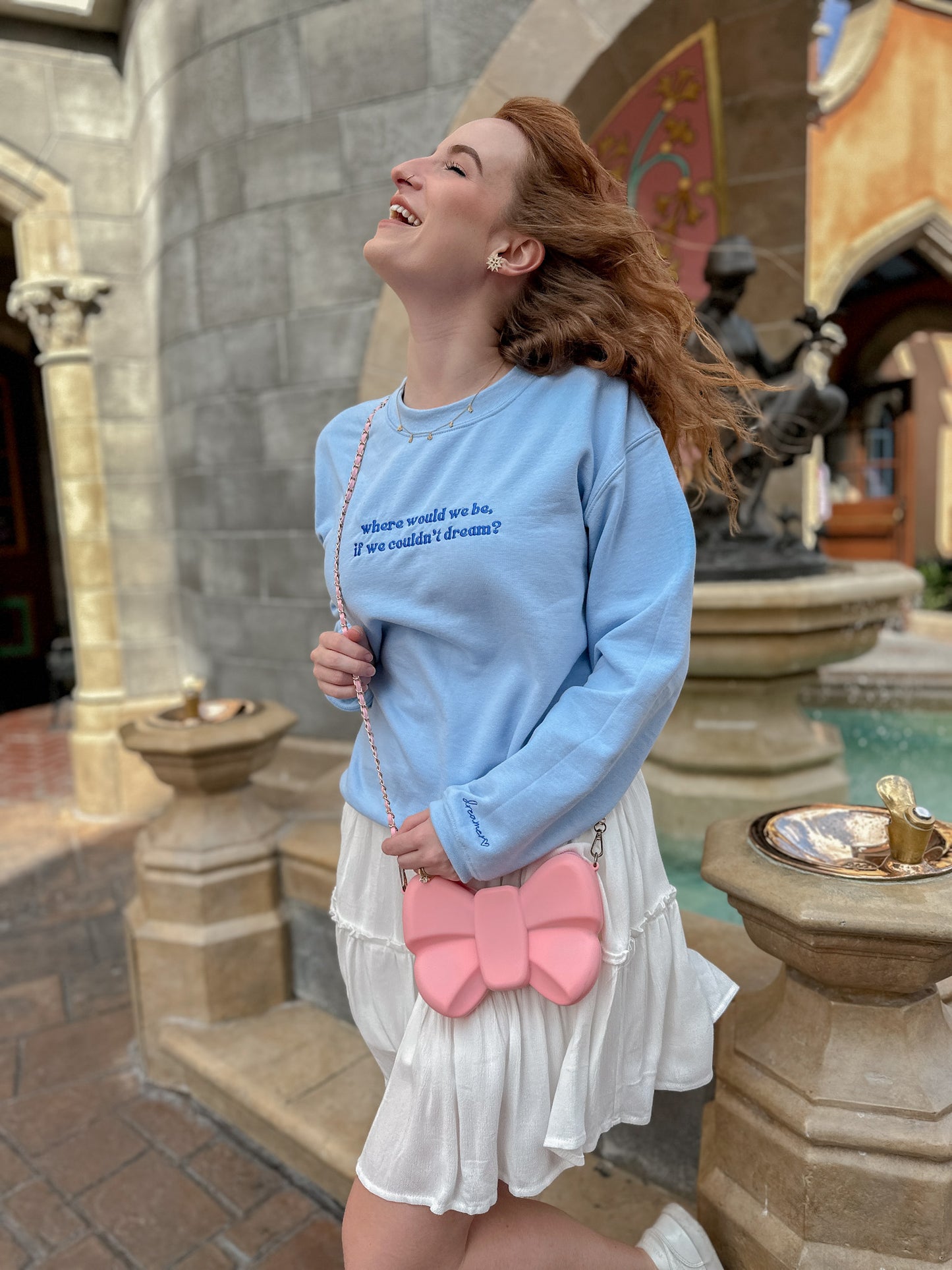 DREAMER EMBROIDERED CREWNECK
