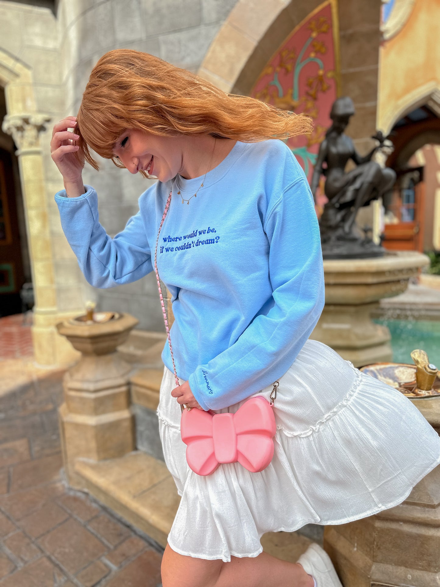 DREAMER EMBROIDERED CREWNECK