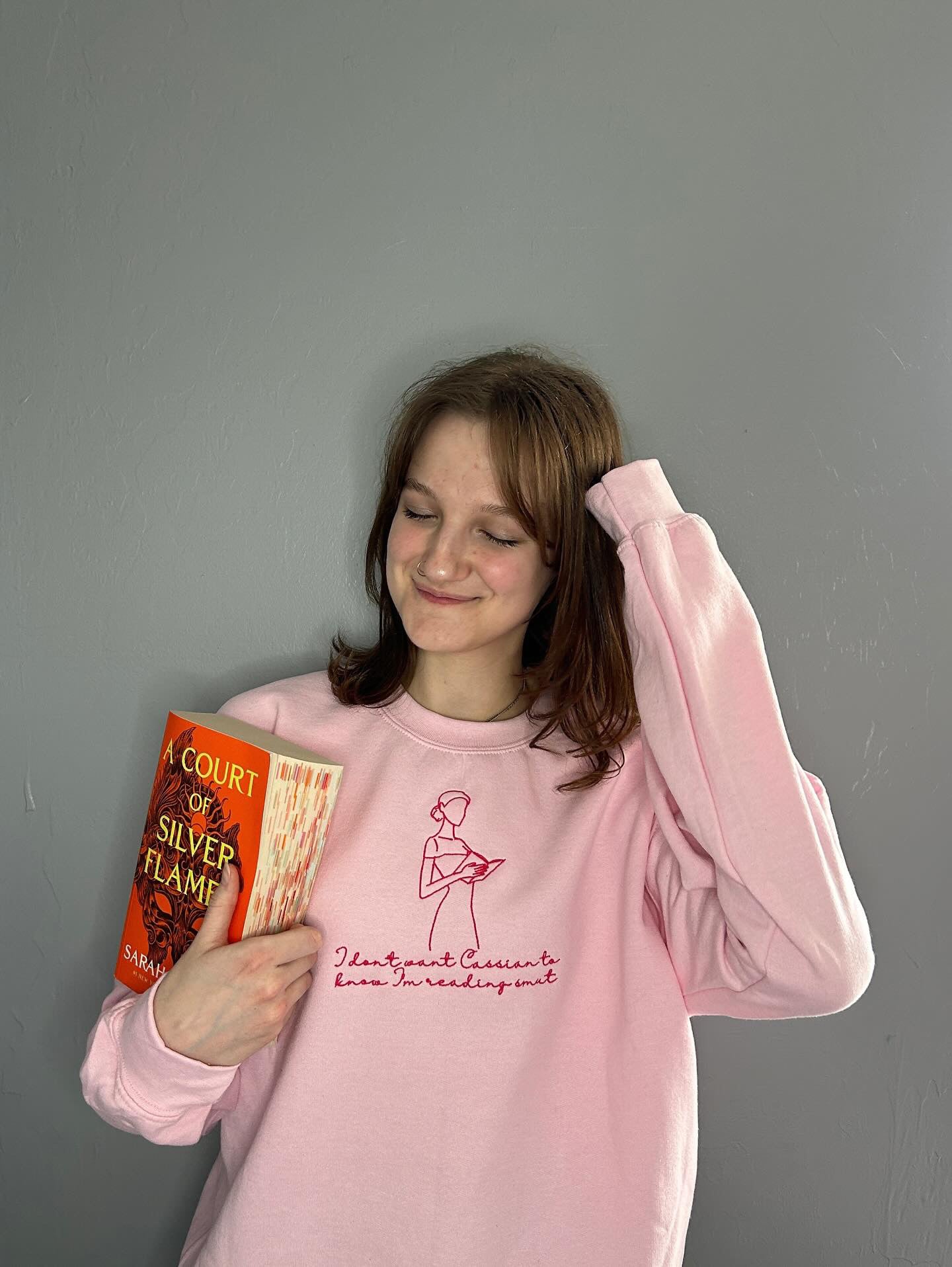 READING SMUT EMBROIDERED CREWNECK