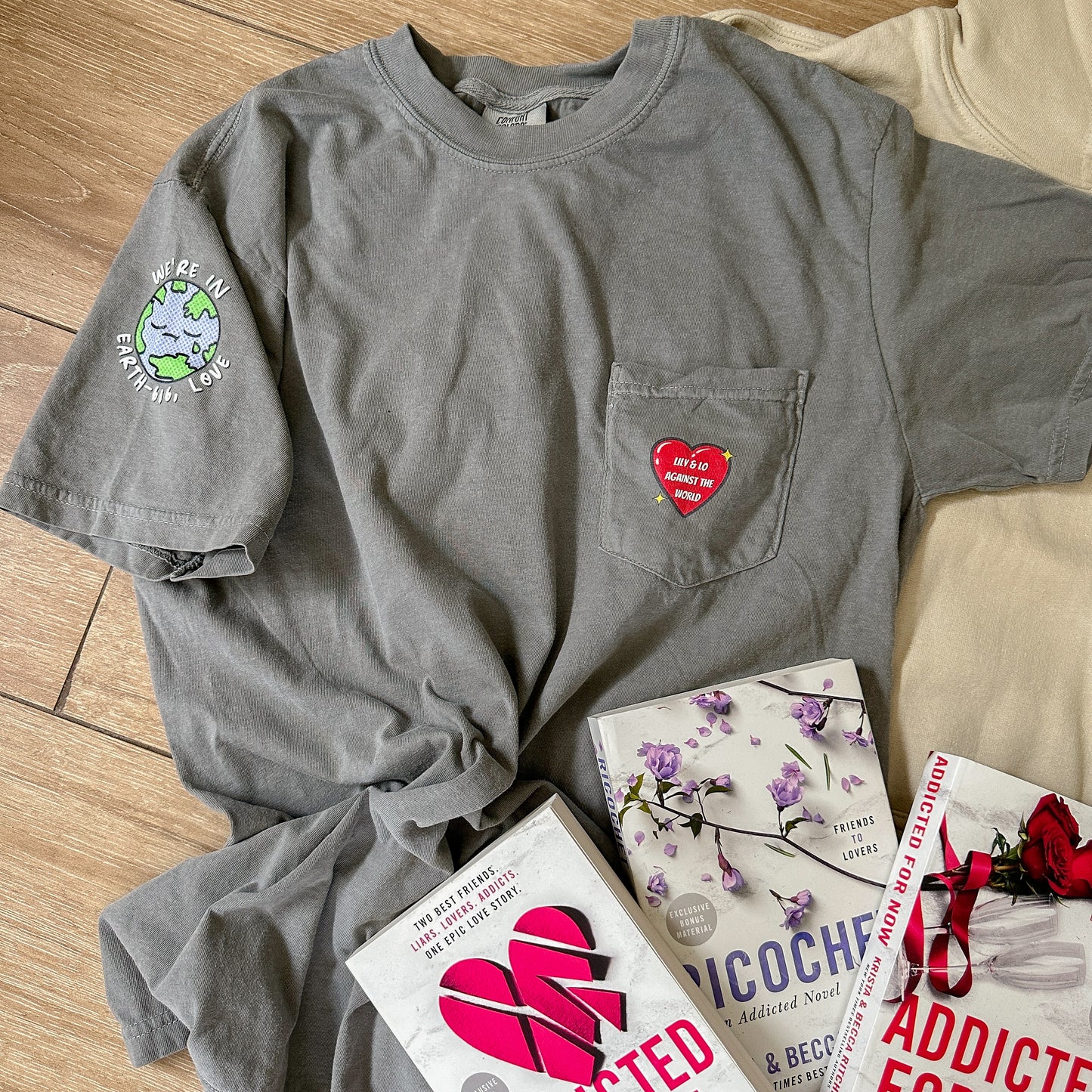 COMICS TEE *WITH FRONT POCKET