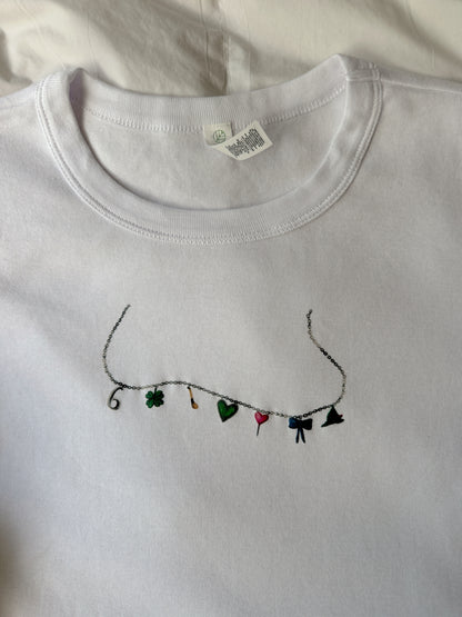 TOMMEN CHARM NECKLACES BABY TEE