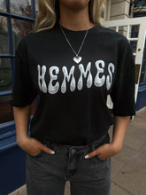 Load image into Gallery viewer, HEMMES TEE
