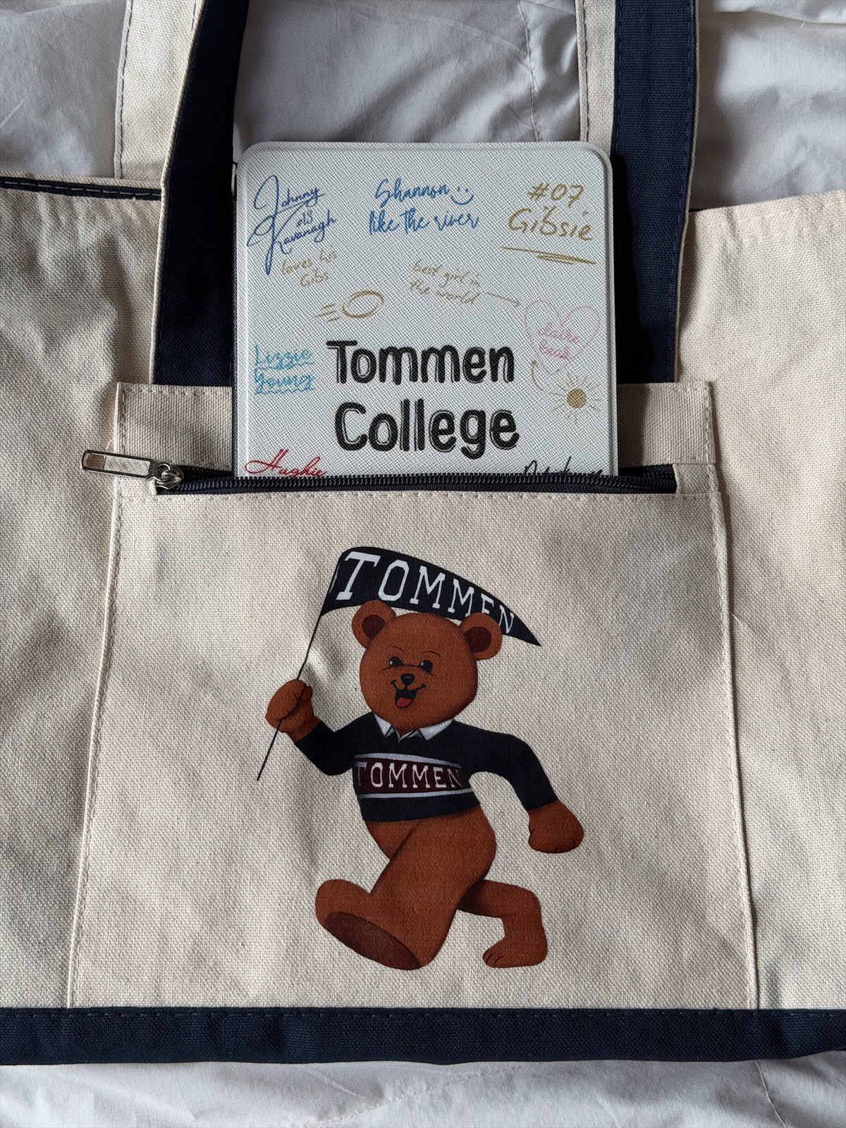 TOMMEN BEAR CANVAS ZIPPERED TOTE BAG