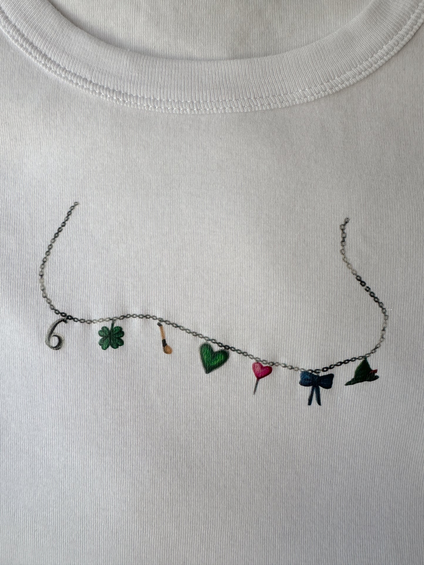 TOMMEN CHARM NECKLACES BABY TEE