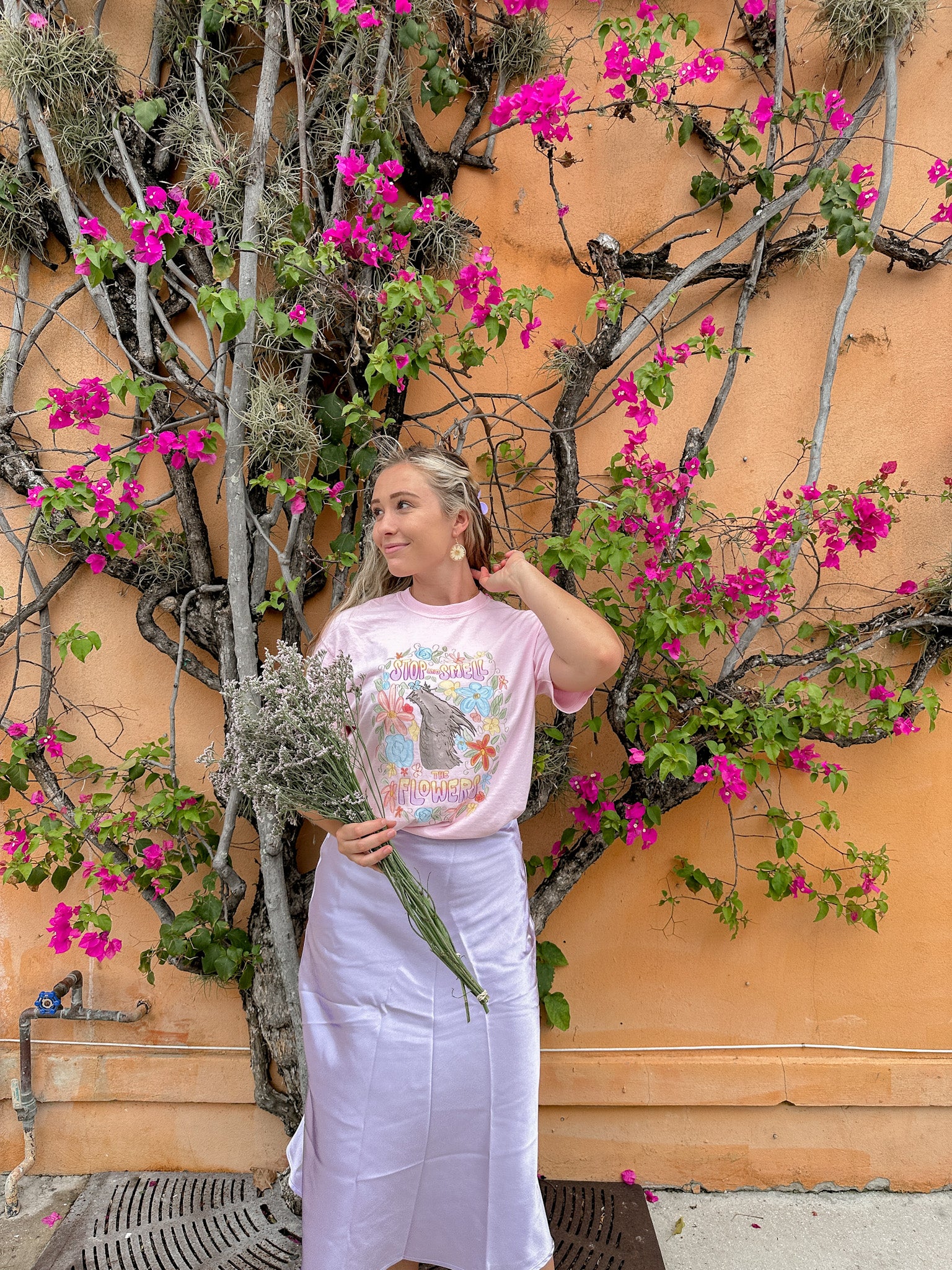 SMELL THE FLOWERS TEE