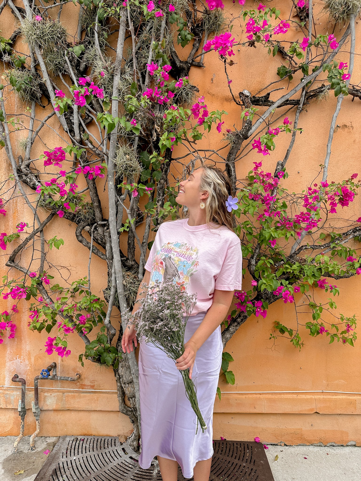 SMELL THE FLOWERS TEE