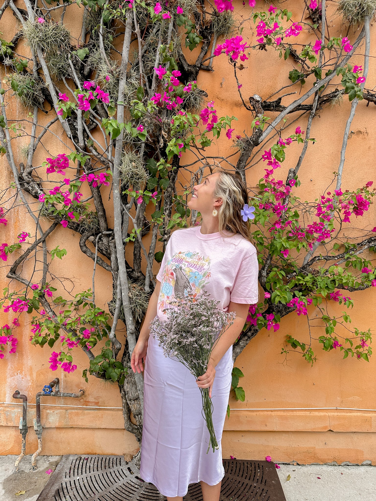 SMELL THE FLOWERS TEE