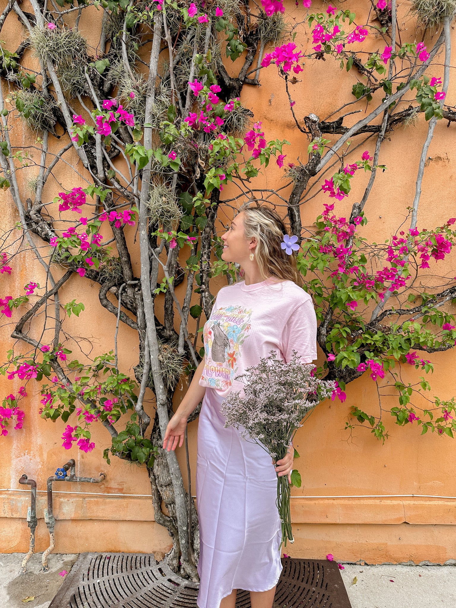 SMELL THE FLOWERS TEE