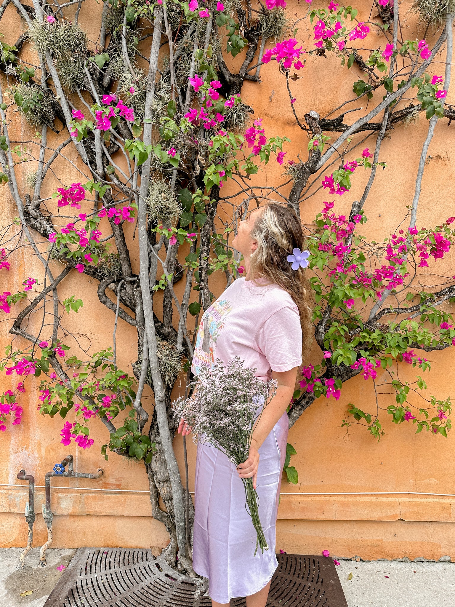 SMELL THE FLOWERS TEE