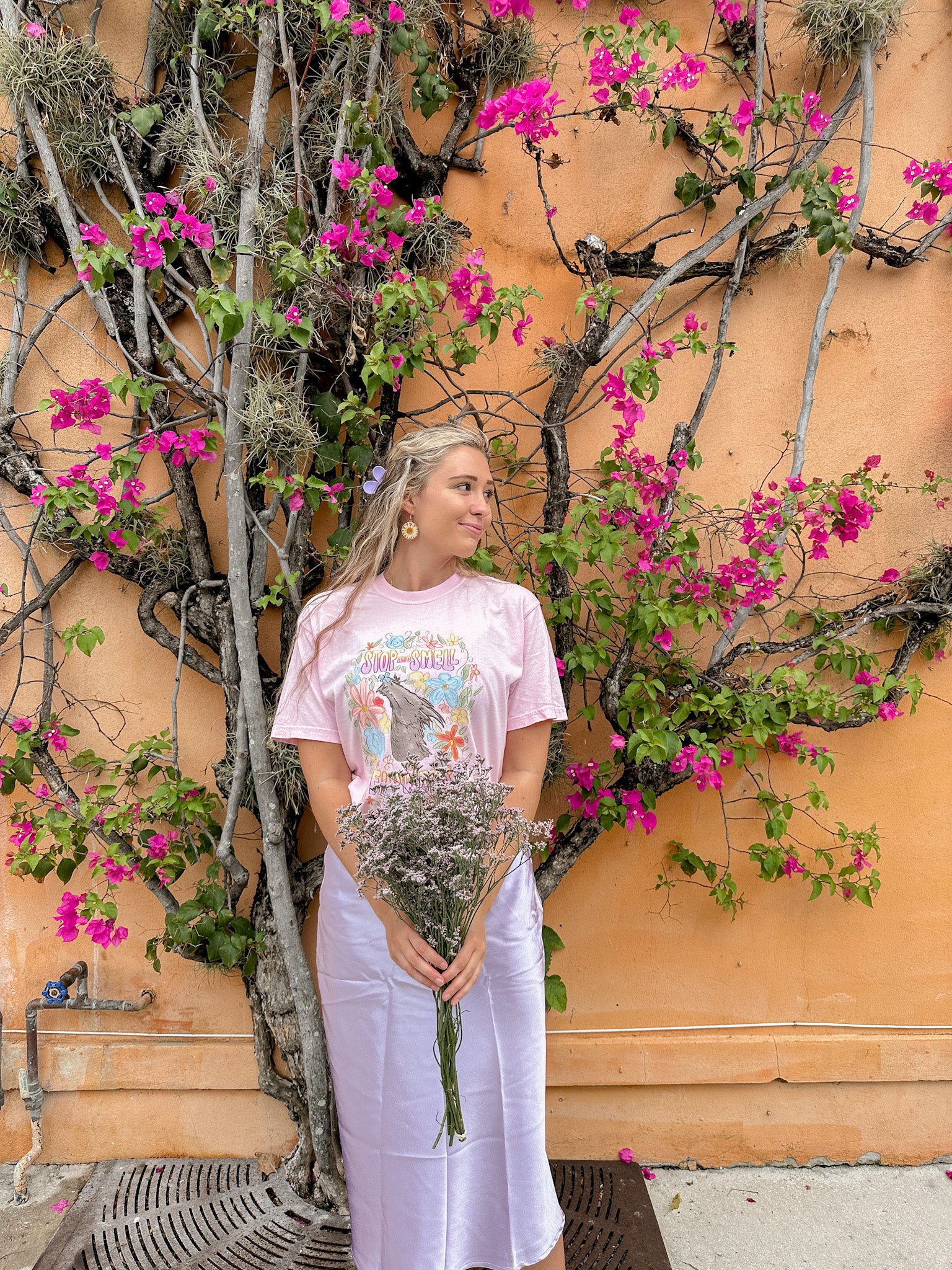 SMELL THE FLOWERS TEE
