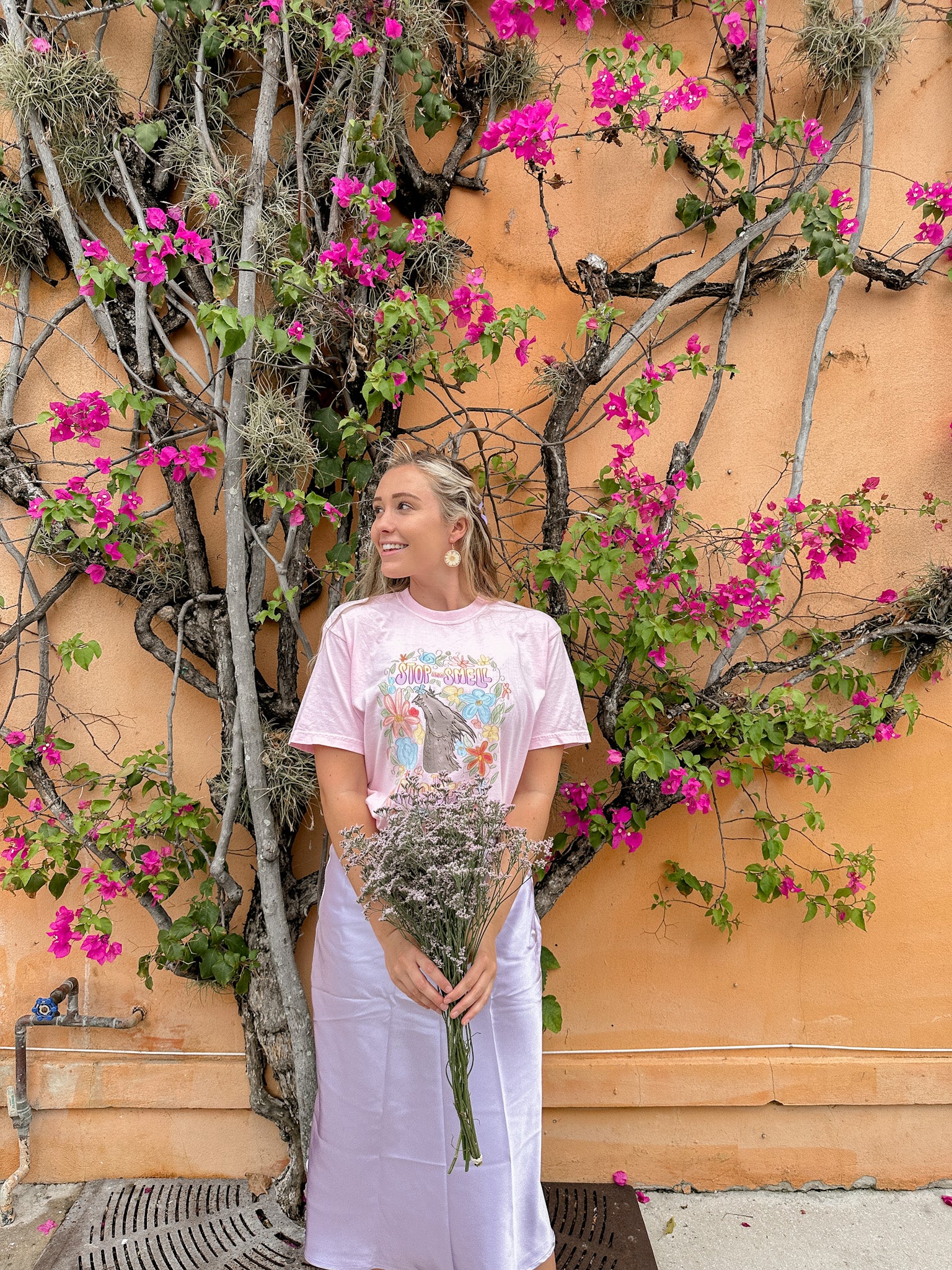 SMELL THE FLOWERS TEE