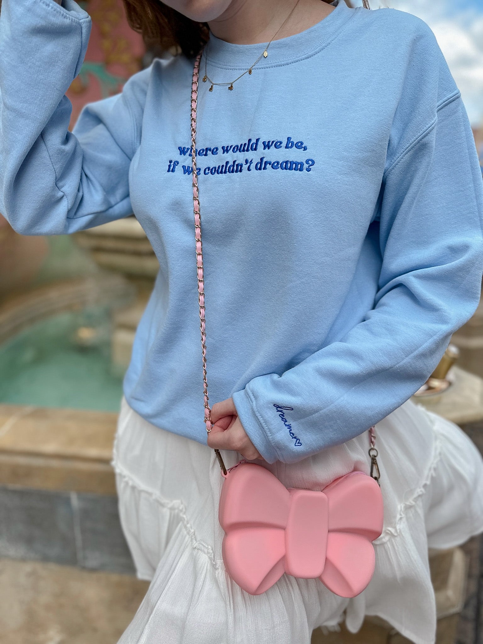 DREAMER EMBROIDERED CREWNECK