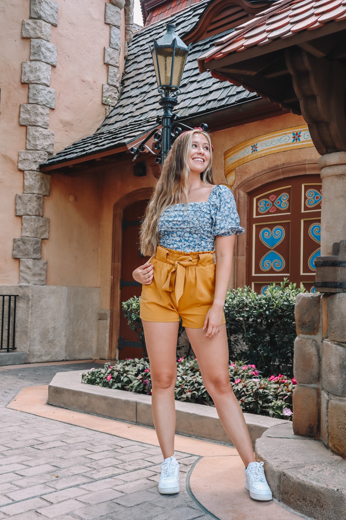@PIXELSANDPIXIES AS SNOW WHITE CORSET TOP