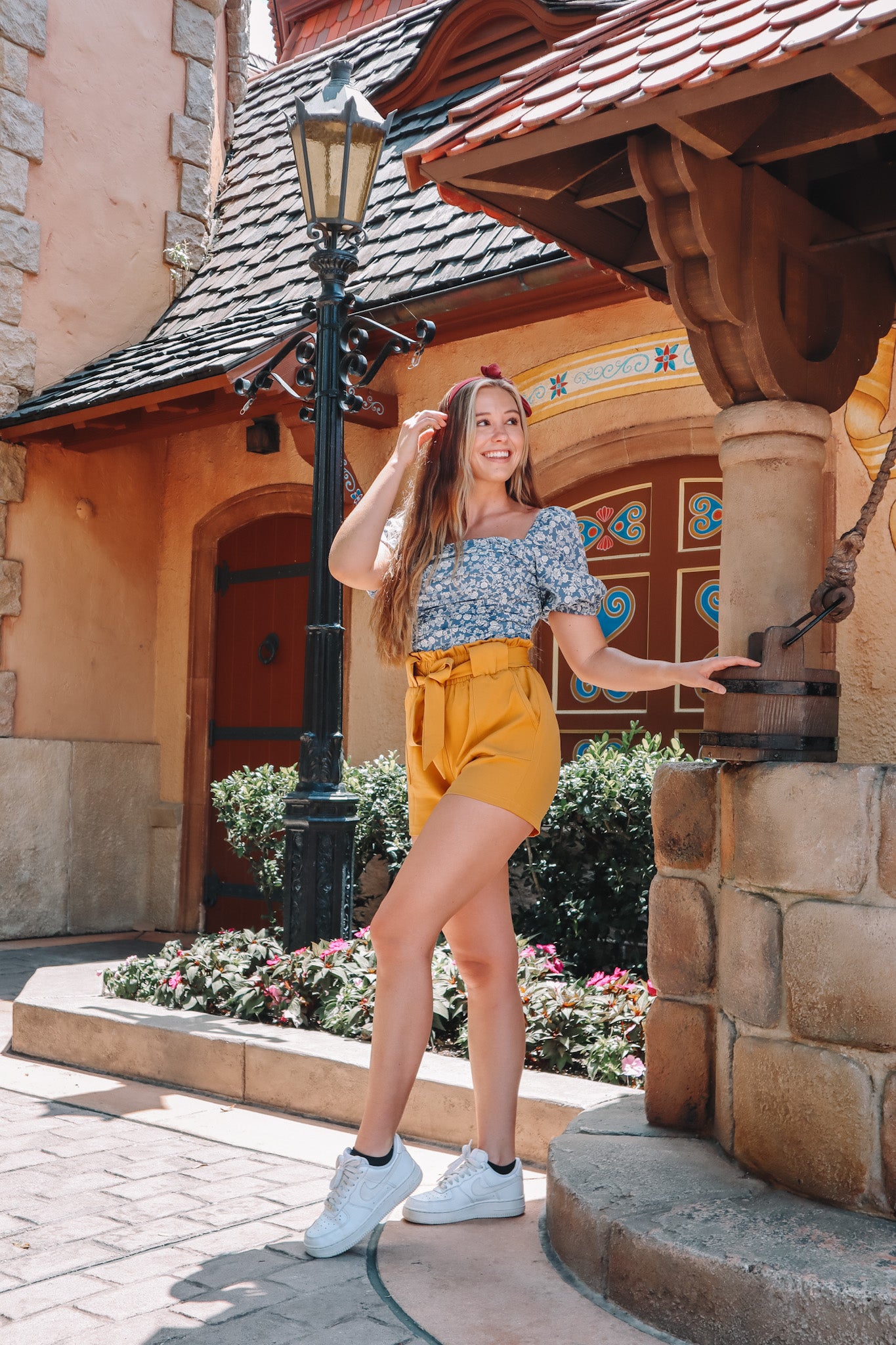 @PIXELSANDPIXIES AS SNOW WHITE CORSET TOP