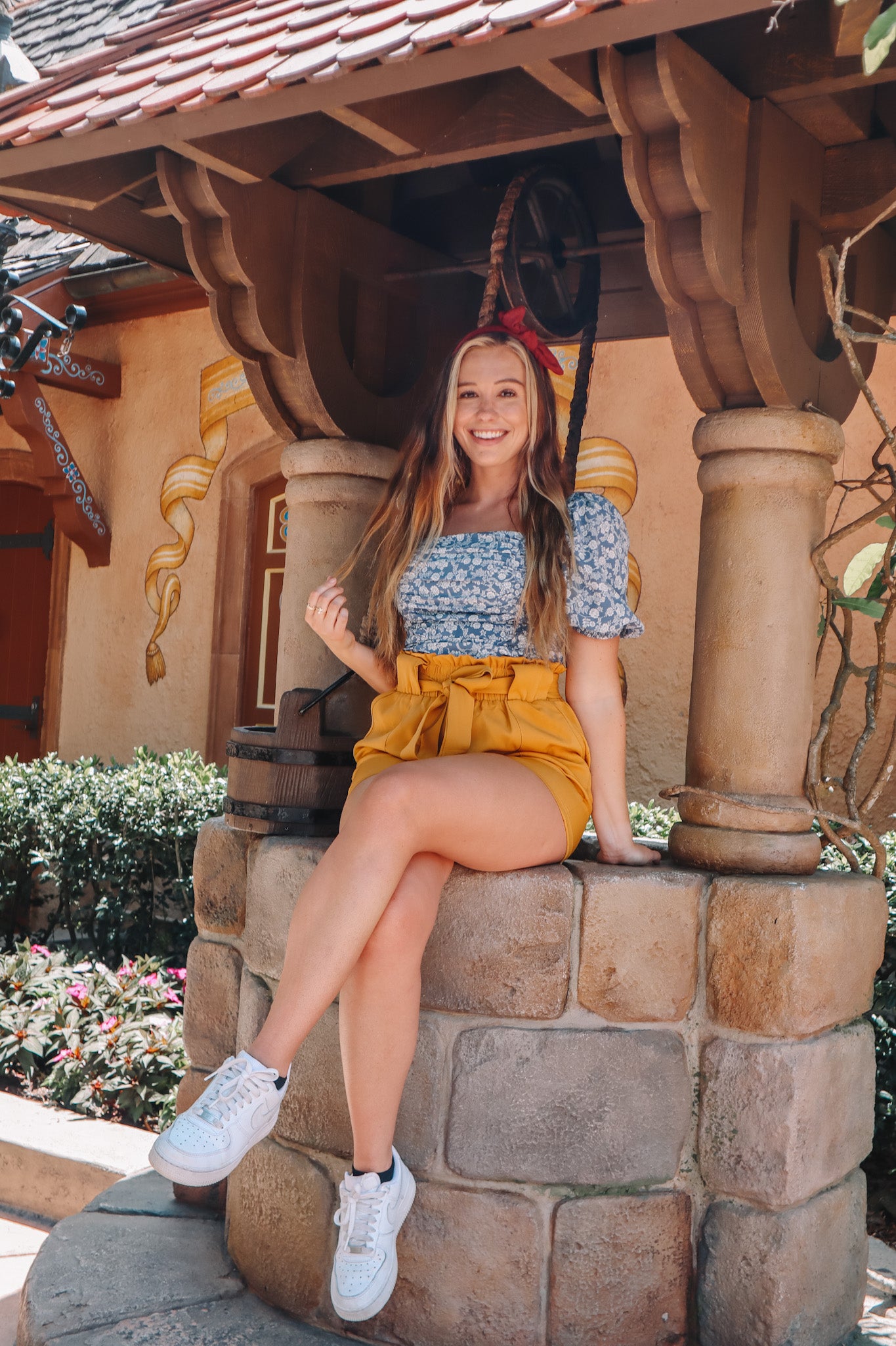 @PIXELSANDPIXIES AS SNOW WHITE CORSET TOP