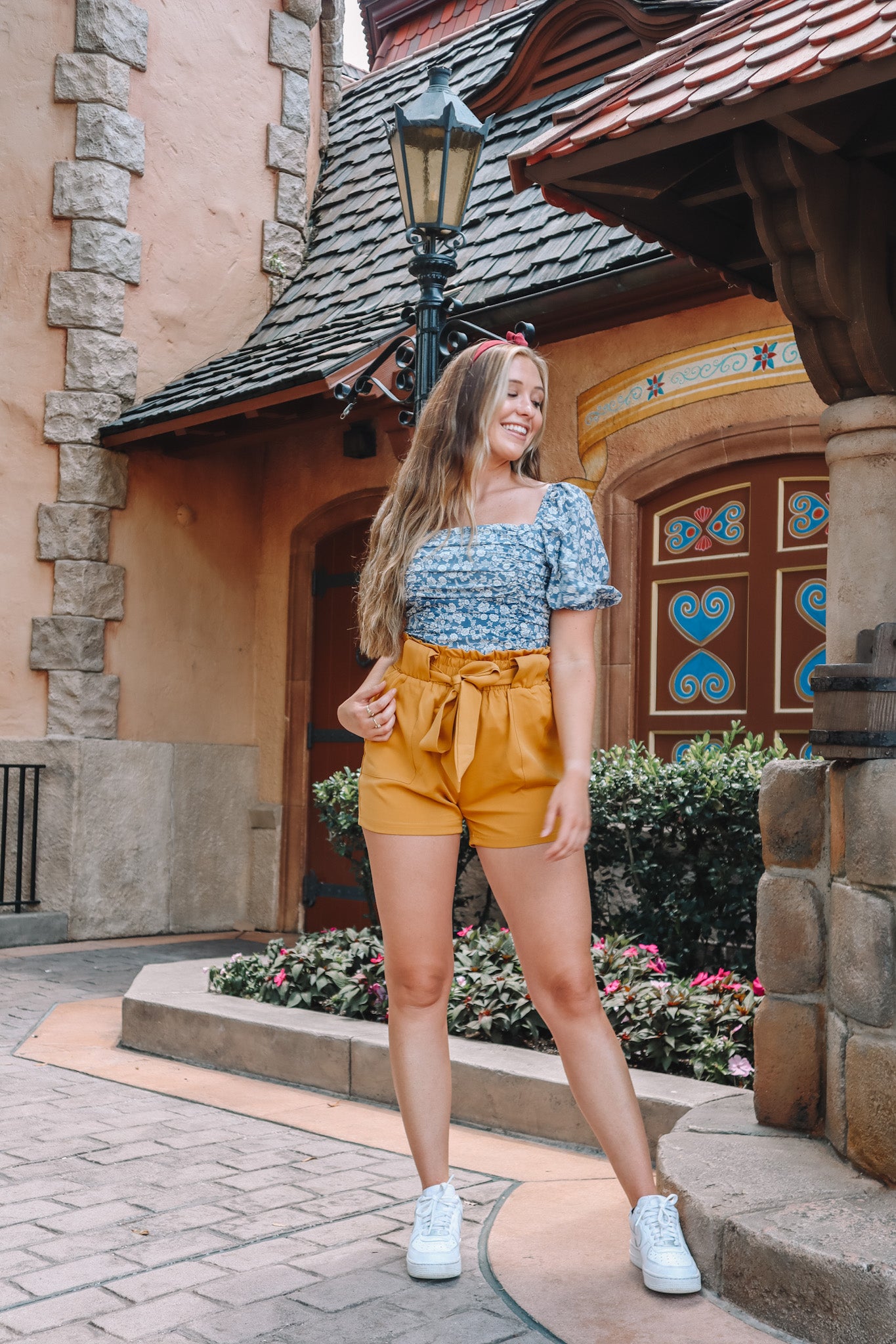 @PIXELSANDPIXIES AS SNOW WHITE CORSET TOP