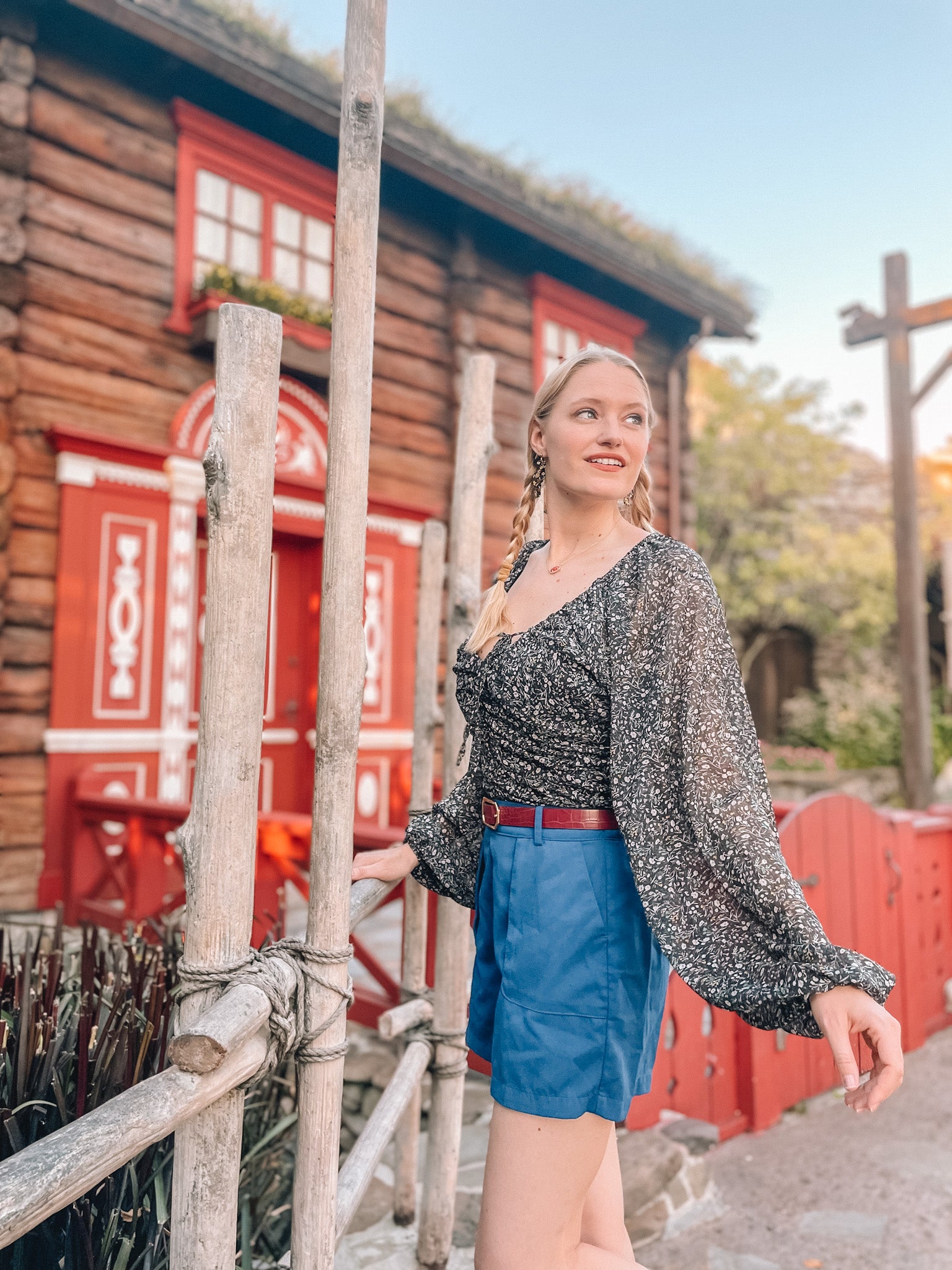 @CURIOUSER.CHELSEA AS ANNA TOP